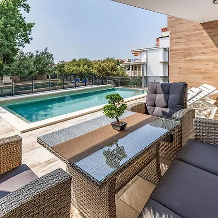 Apartment Amazing In Pula