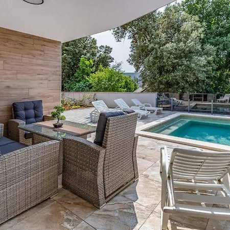 Amazing In Apartment Pula