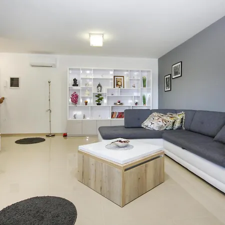 Stunning Apartment In Pula