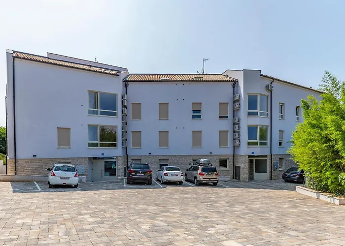 Apartment Amazing In Pula