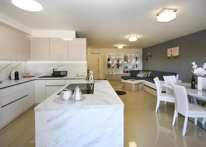 Apartment Amazing In Pula